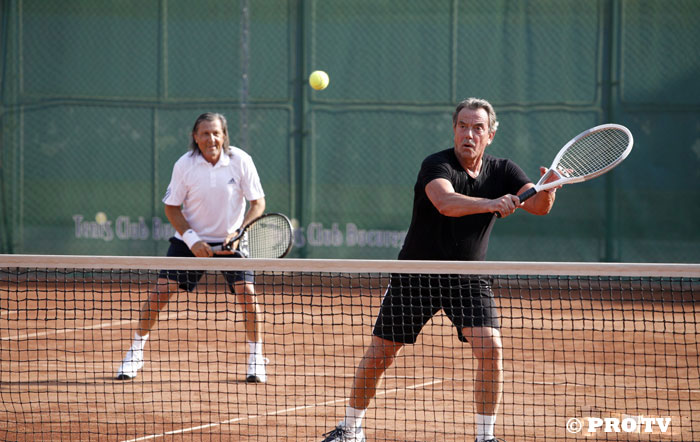 Eric Braeden şi Ilie Năstase pe terenul de tenis