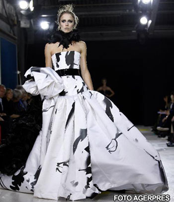 Giles Deacon surpinde la săptămâna modei londoneze