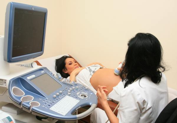 Foto: Nicoleta Luciu va avea o fetiţă şi doi băieţi