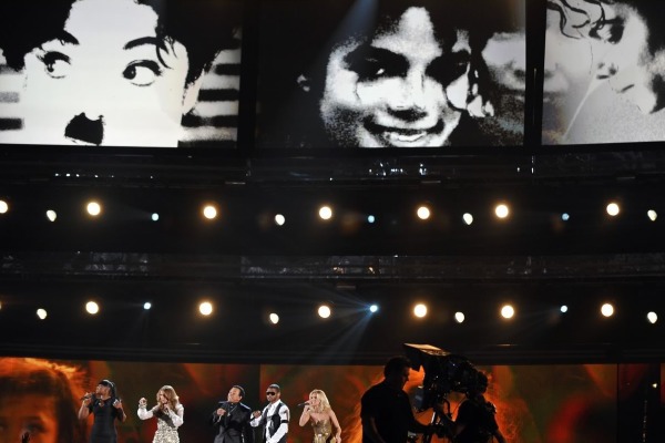 Cele mai emoţionante momente în memoria lui Michael Jackson 