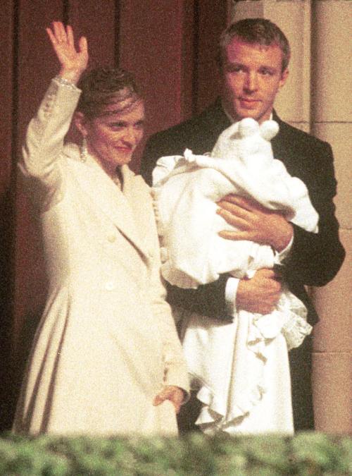 Madonna si Guy Ritchie la botezul copilului lor