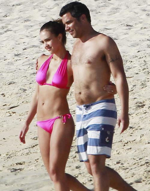 Jessica Alba la plaja