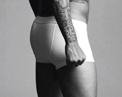 David Beckham sexy intr-o reclama la lenjerie