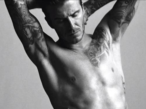 David Beckham sexy intr-o reclama la lenjerie