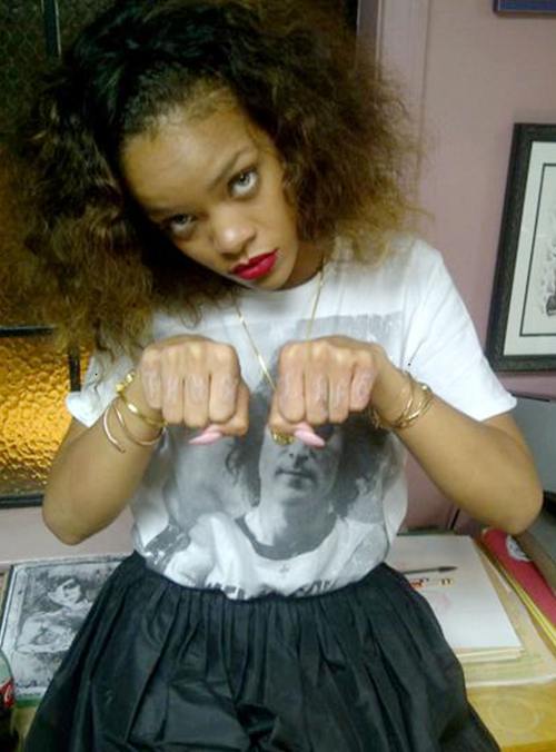 Rihanna si noul ei tatuaj