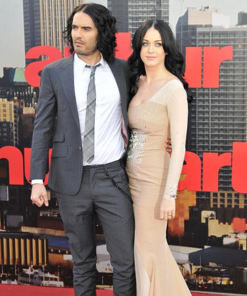 Katy Perry s-a schimat din cauza lui Russel Brand