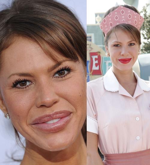 Nikki Cox 