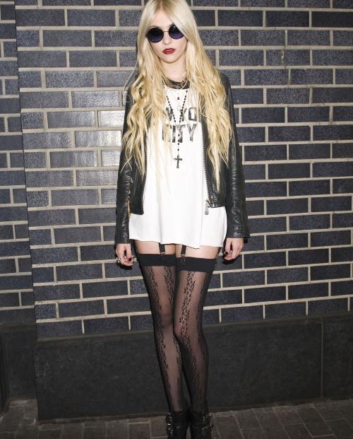 Taylor Momsen fara pantaloni