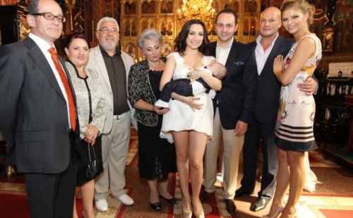Foto Andra: Uite cum s-a schimbat stilul juratei de la Românii au Talent, de-a lungul anilor