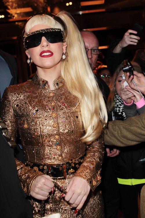 Poze: 7 ţinute care-o definesc perfect pe Lady Gaga
