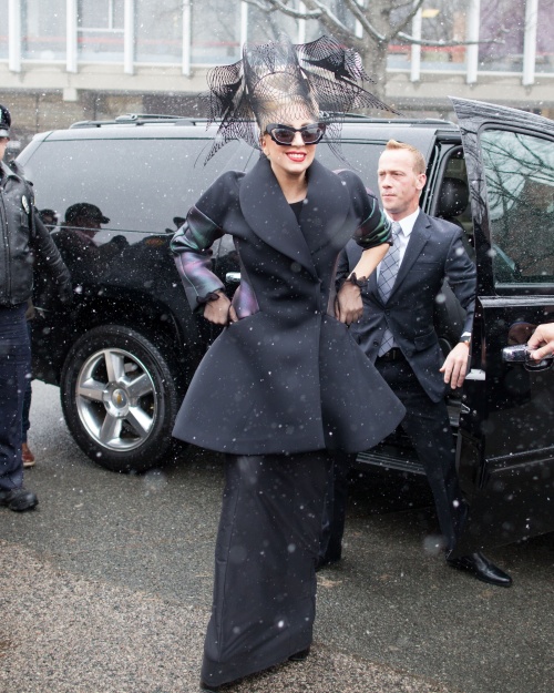 Poze: 7 ţinute care-o definesc perfect pe Lady Gaga