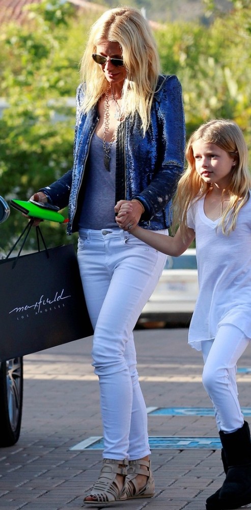 Foto: Gwyneth Paltrow, cu paiete în timpul zilei! Uite ce stilată e!