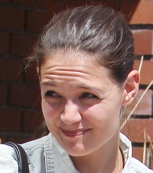 Katie Holmes nemachiata si cu riduri