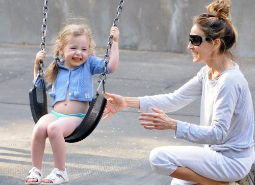 Foto: Ce fetiţe frumoase are Sarah Jessica Parker! Uite-le la joacă!