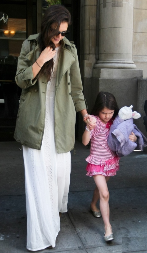 Foto: Suri Cruise a împlinit 6 ani! Uite cum a îmbrăcat-o Katie Holmes!