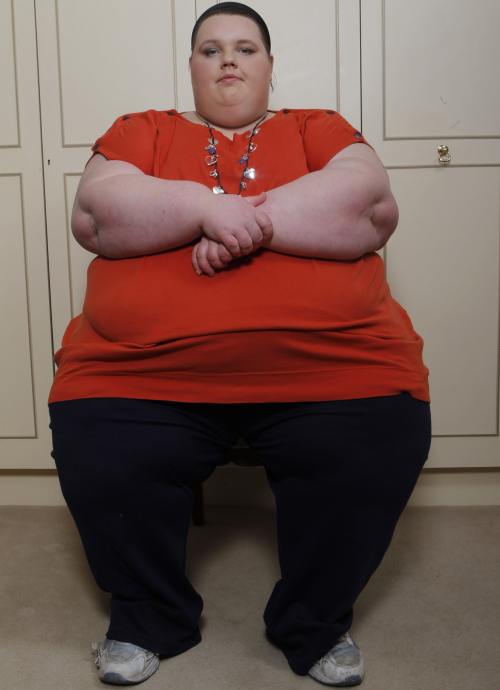 Poze: cum arată adolescenta de 400 de kilograme scoasă din casă de pompieri