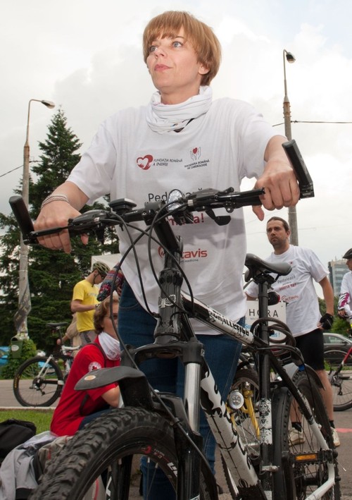 Foto: Ce se mai plimbă vedetele TVR pe două roţi!