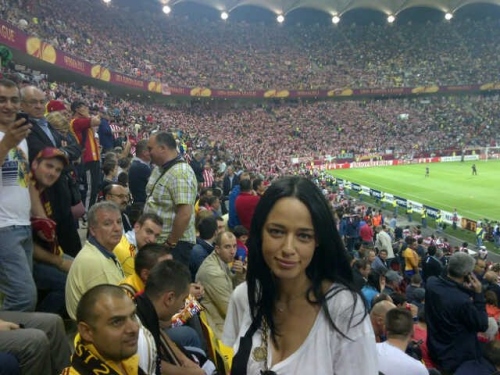 Finala Europa League: Andreea Raicu, suporter de lux pe stadion. Vezi cine a mai fost!
