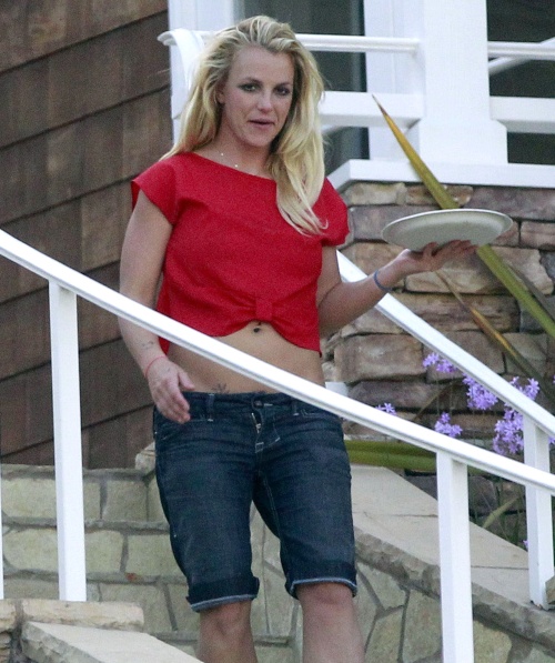 Foto: Aşa nu! Britney Spears arată oribil în vacanţă