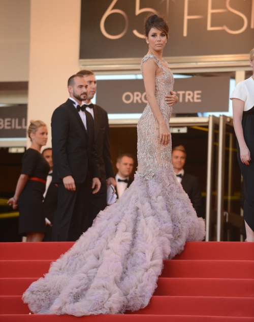 Cannes 2012: Eva Longoria, splendidă într-o rochie cu trenă