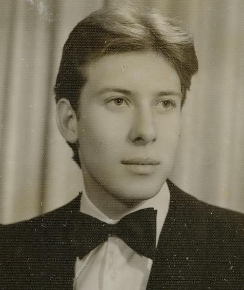 Florin Busuioc împlineşte 50 de ani. Vezi cum arăta în adolescenţă!