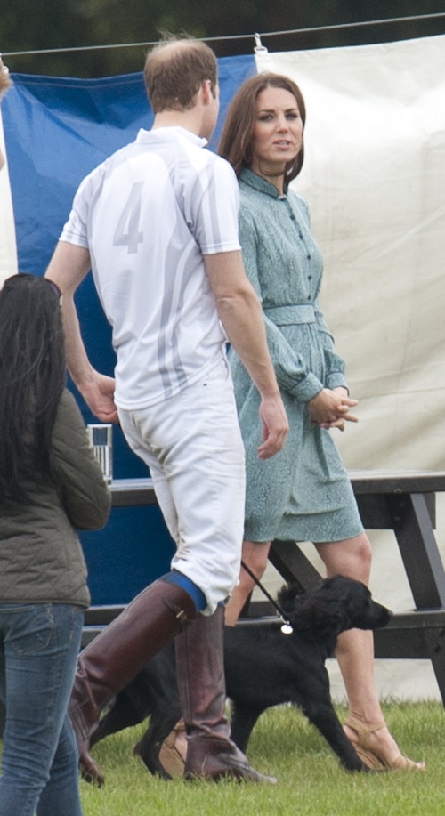 Foto: Lecţie de stil. Kate Middleton, două ţinute superbe în culori asemănătoare