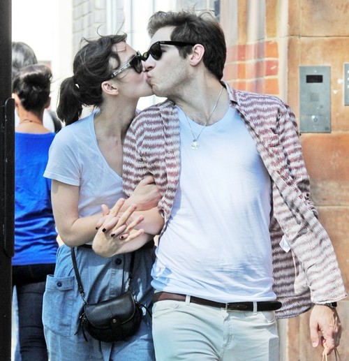 Foto: Keira Knightley, foarte pupăcioasă în public