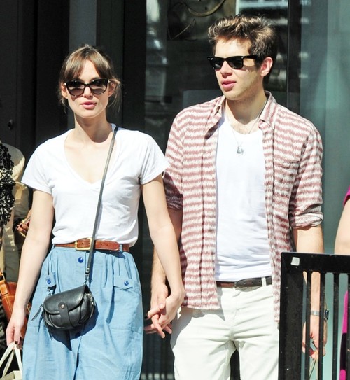 Foto: Keira Knightley, foarte pupăcioasă în public