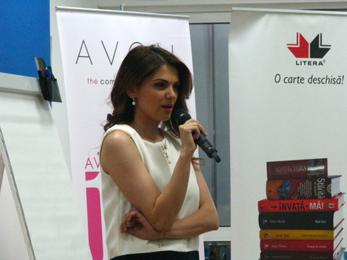 Malvina Cservenschi, foarte classy la evenimentul Unica