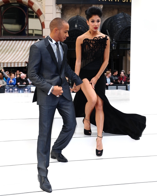 Foto: Nicole Scherzinger, la un pas să îşi arate chiloţii pe covorul roşu