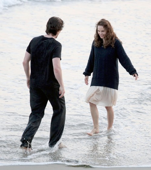 Foto: De ce o trage Christian Bale de păr pe Natalie Portman?