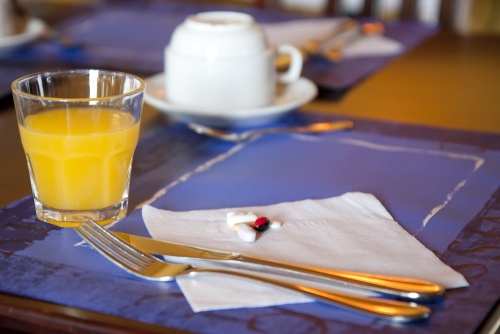 Ploaia te-a deprimat? Iată 5 tehnici care te ajută să vezi viaţa în roz