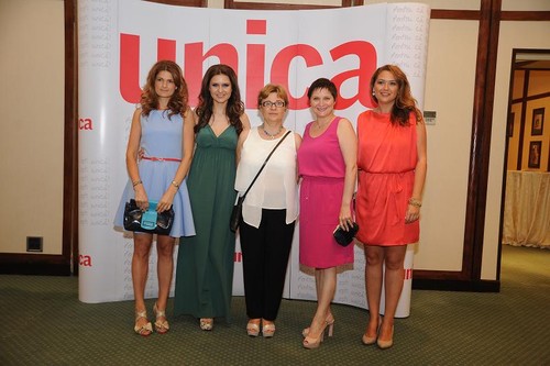 Licitaţia UnicArt: Vedetele s-au strâns să ajute tinerele mame ce au nevoie de sprijin financiar
