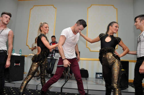 Mattyas, asaltat de puștoaicele de liceu! 