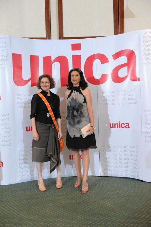 Licitaţia UnicArt: Vedetele s-au strâns să ajute tinerele mame ce au nevoie de sprijin financiar