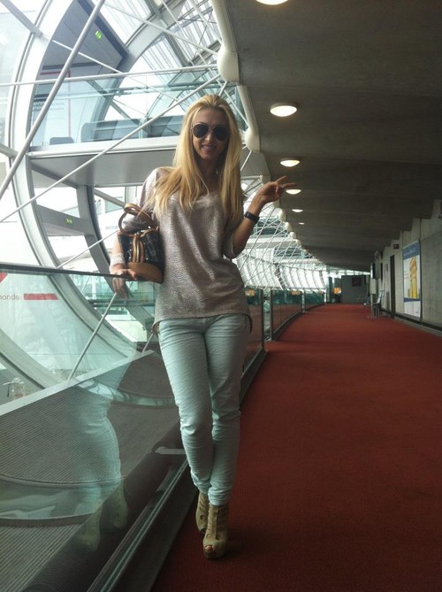 Foto: Îţi place cum se îmbracă Andreea Bălan la Paris?