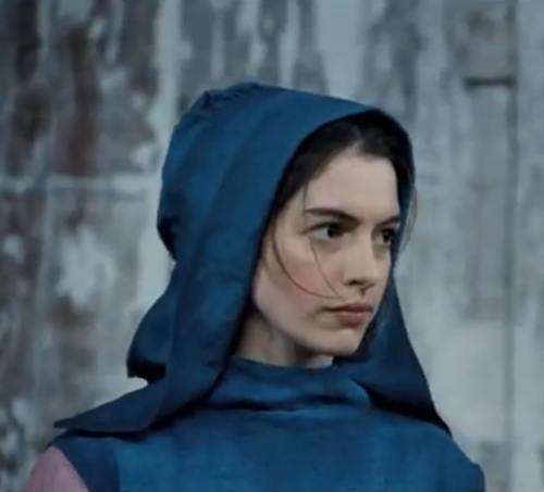 Poze: cum arată Anne Hathaway în filmul "Les Miserables"