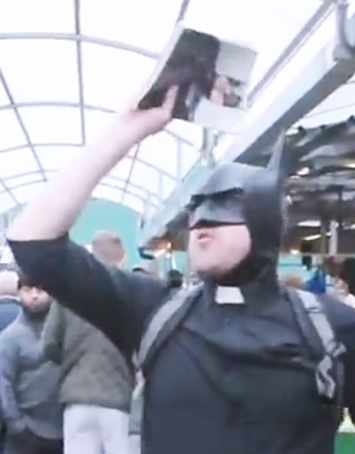 Pregătiţi-vă pentru o nouă religie: Batmanismul!