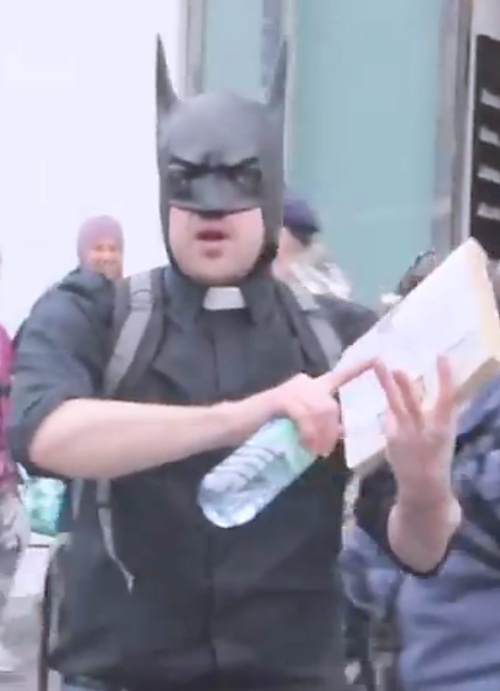 Pregătiţi-vă pentru o nouă religie: Batmanismul!