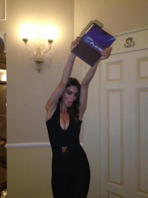Foto Facebook: Catrinel Menghia, într-o ipostază haioasă şi sexy! Îţi place?