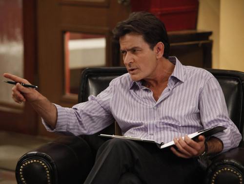 Foto & video: Cum îşi promovează Charlie Sheen noul serial, "Anger Management"