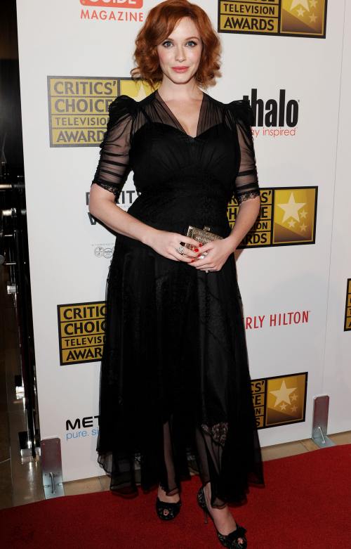 Christina Hendricks, sexy la Critics Choice Awards. Îţi place ţinuta ei?
