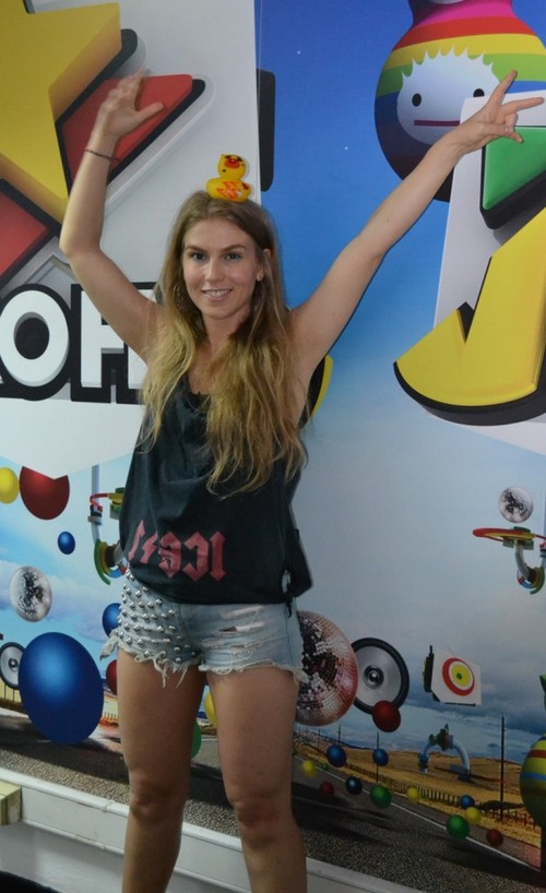 Foto: Corina Bud arată ciudat... cu machiajul scurs pe faţă