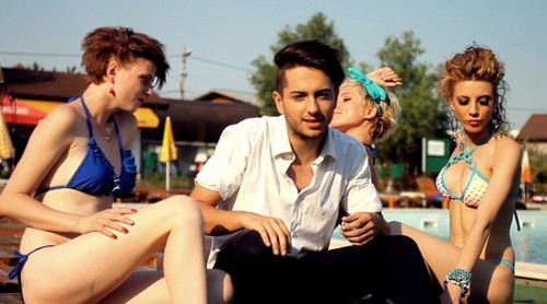 Dereck a lansat videoclipul piesei "Siente" (remix)!