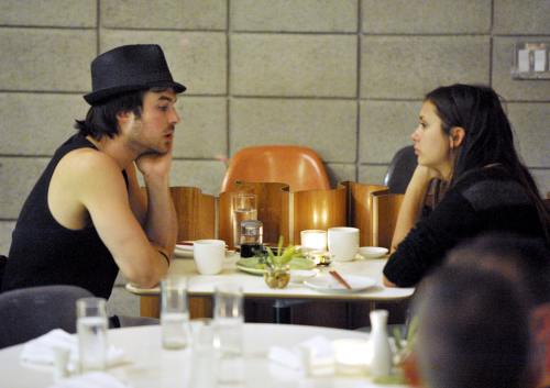 Ian Somerhalder şi Nina Dobrev s-au plictisit unul de altul?