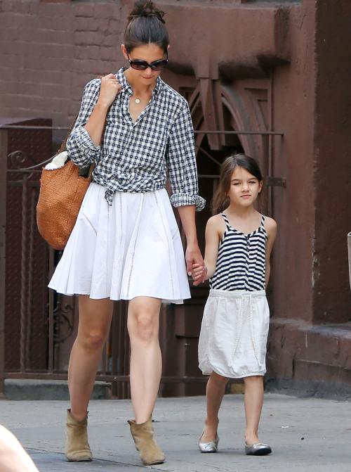 Mamă şi fiică, la fel de stilate. Vezi cum arată Katie Holmes şi Suri Cruise!