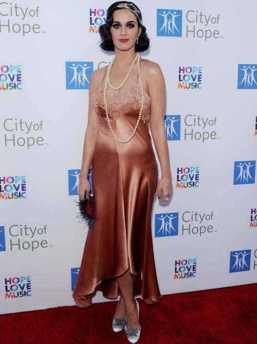 Katy Perry, într-o ţinută flapper. Îţi place?