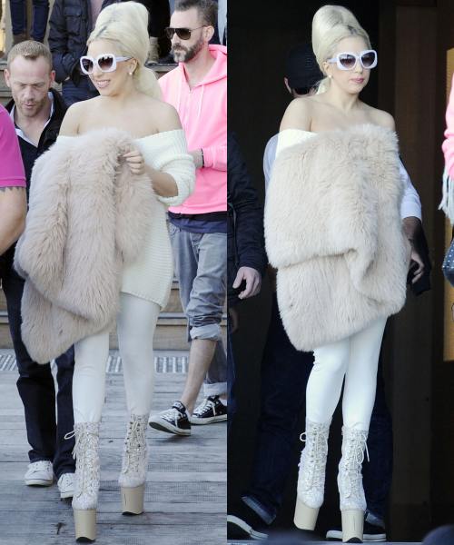 Poze: cum se îmbracă Lady Gaga la o plimbare pe mare