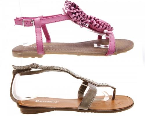 Moda 2012: 12 modele de sandale trendy sub 130 de lei