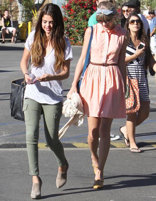 Selena Gomez şi Taylor Swift, împreună la plimbare